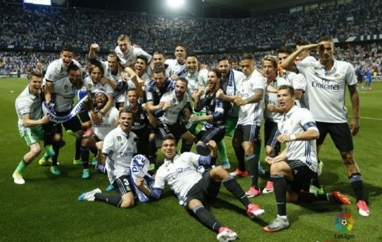 《决胜巅峰》官宣：首赛季全英雄全皮肤免费